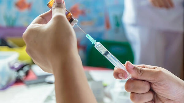 Работодателей могут обязать премировать вакцинированных